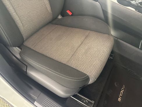 Used 2023 Nissan Rogue SV image 32