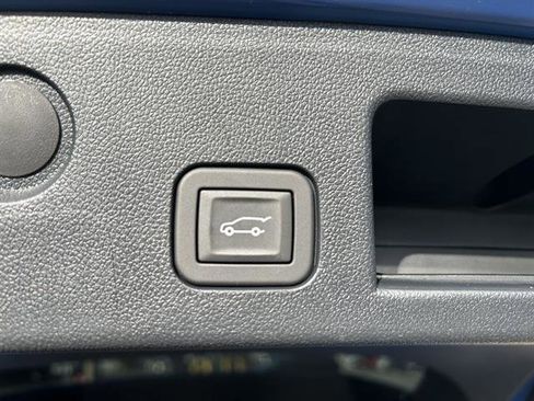 Used 2025 Chevrolet Equinox RS w/ Convenience Package III AWD/4WD image 37
