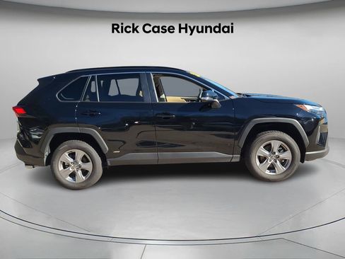 Used 2022 Toyota RAV4 XLE image 4