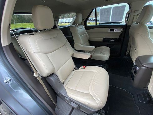 Certified 2021 Ford Explorer Platinum w/ Equipment Group 601A image 35