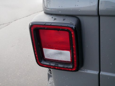 Used 2022 Jeep Wrangler Unlimited Sport image 17