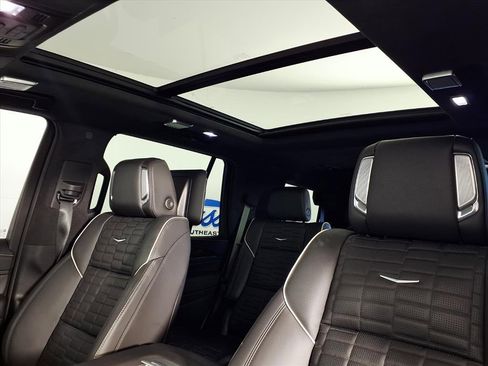 Used 2023 Cadillac Escalade Sport Platinum w/ LPO, ONYX Package image 16