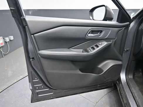 Used 2025 Nissan Rogue SV image 13