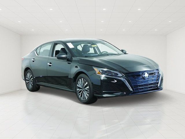 Used 2025 Nissan Altima 2.5 SV FWD image 1