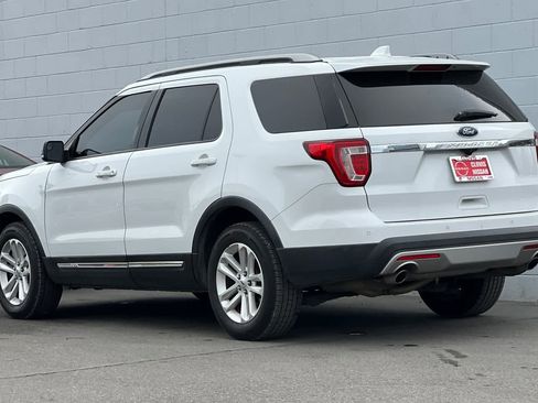 Used 2016 Ford Explorer XLT w/ Equipment Group 201A image 7