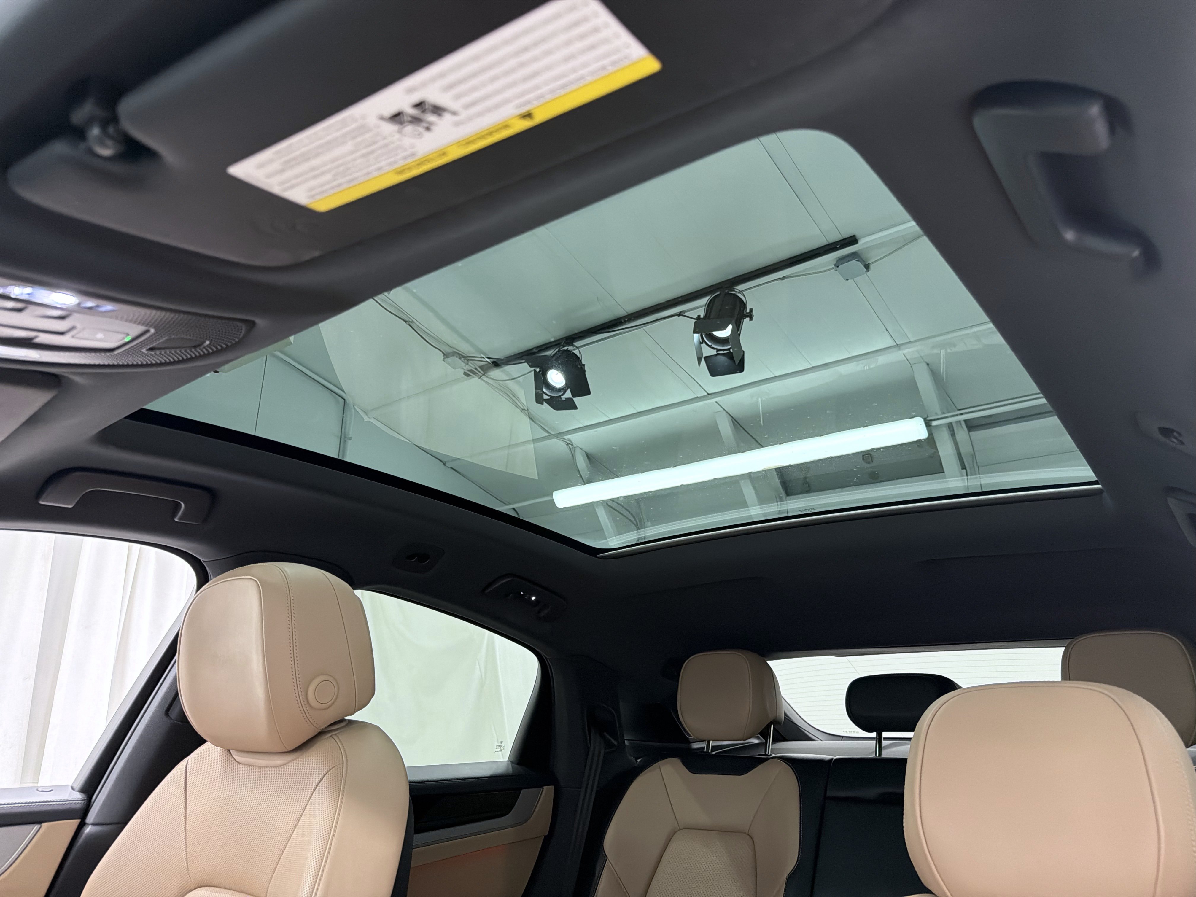 Certified 2024 Porsche Cayenne Coupe AWD/4WD image 32
