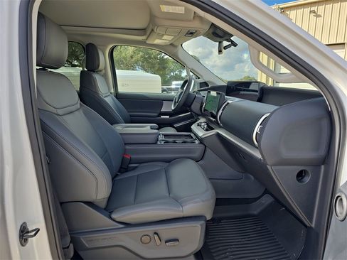 New 2025 Ford Expedition Active image 10