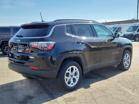 Used 2025 Jeep Compass Latitude image 4