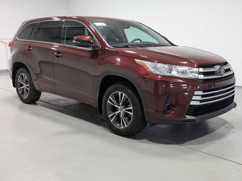 Used 2018 Toyota Highlander LE image 6