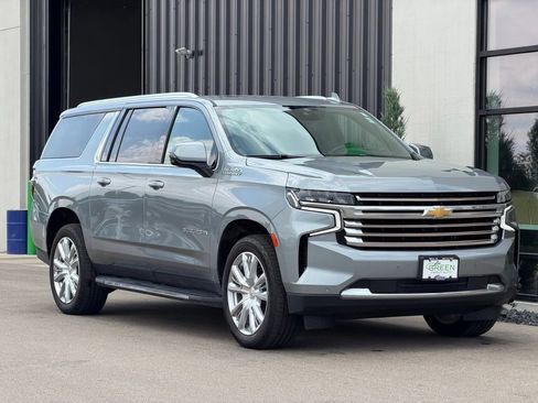 Used 2023 Chevrolet Suburban High Country w/ Max Trailering Package AWD/4WD image 4