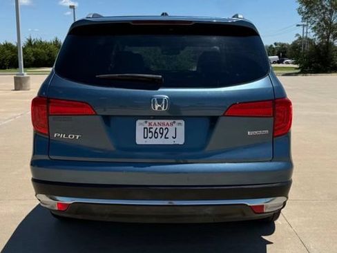 Used 2018 Honda Pilot Touring image 10