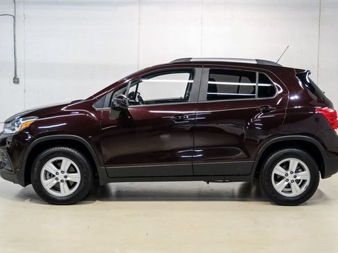 Used 2022 Chevrolet Trax LT w/ LT Convenience Package AWD/4WD image 11