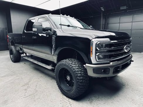 Used 2023 Ford F250 King Ranch w/ FX4 Off-Road Package AWD/4WD image 9