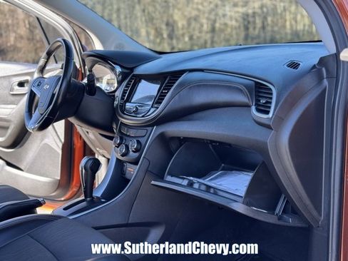 Used 2019 Chevrolet Trax LT w/ LT Convenience Package image 17