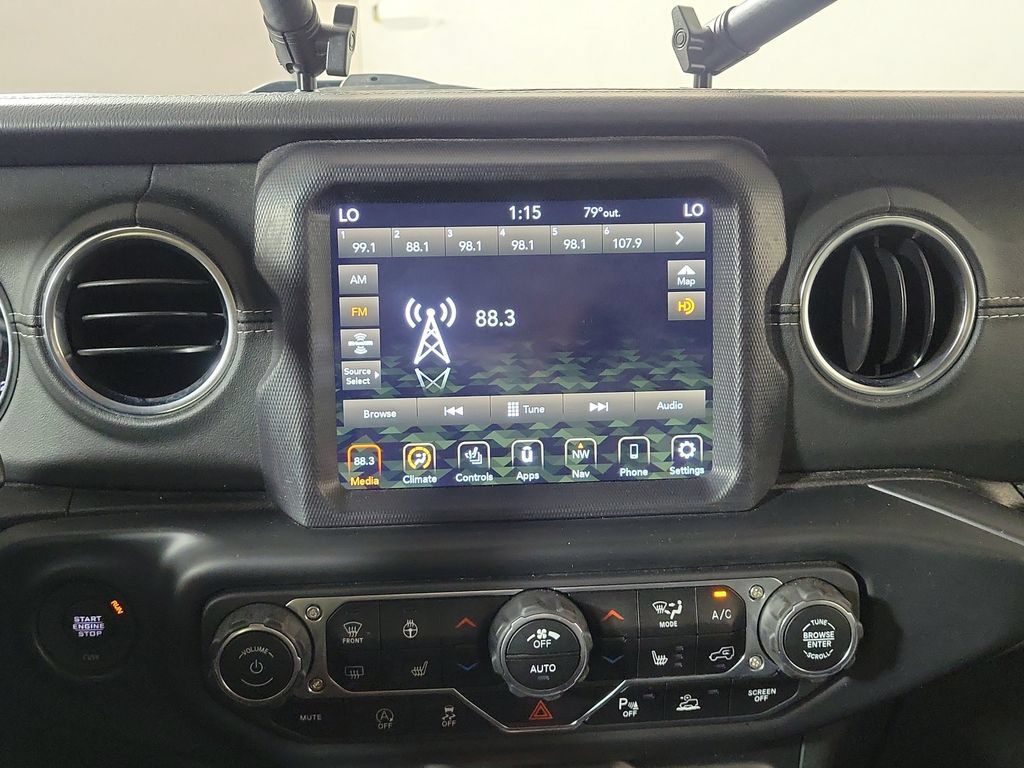 Used 2020 Jeep Gladiator Overland AWD/4WD image 19