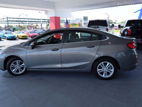 Used 2018 Chevrolet Cruze LT image 6