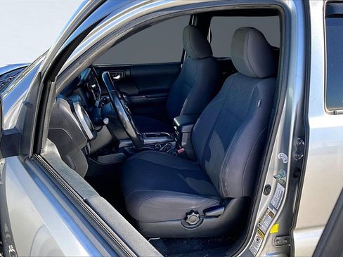 Used 2016 Toyota Tacoma TRD Sport image 27