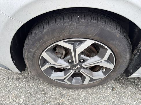 Used 2020 Kia Forte LXS image 11