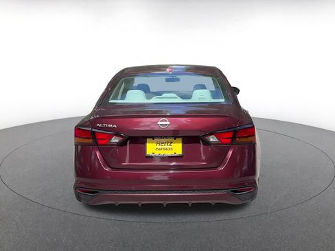 Used 2025 Nissan Altima 2.5 SV FWD image 12