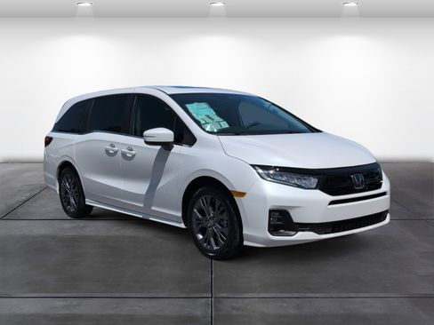 New 2026 Honda Odyssey Touring image 2