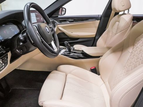 Used 2023 BMW 530e w/ Premium Package RWD image 9
