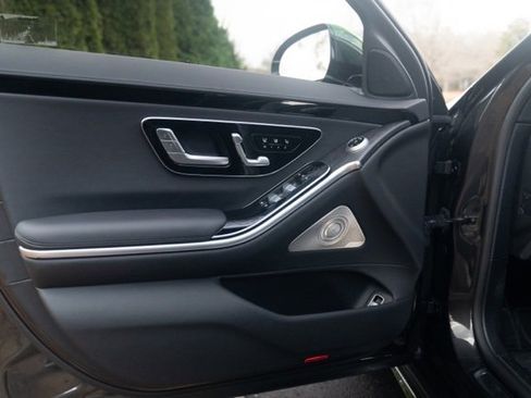 Used 2022 Mercedes-Benz S 500 S 500 w/ AMG Line Package image 18