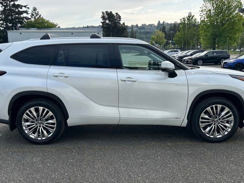 New 2026 Toyota Highlander Platinum AWD/4WD image 4