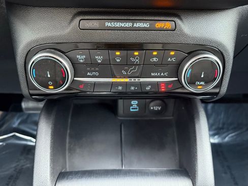 Certified 2022 Ford Escape SE w/ SE Sport Appearance Package image 14