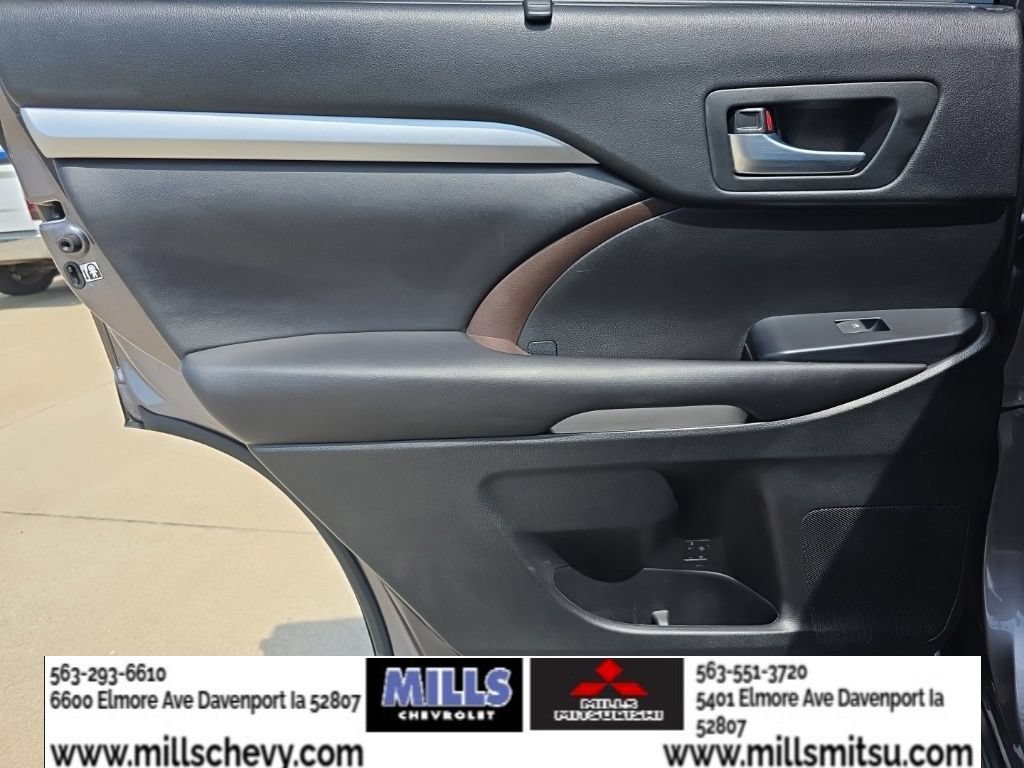 Used 2018 Toyota Highlander XLE FWD image 16