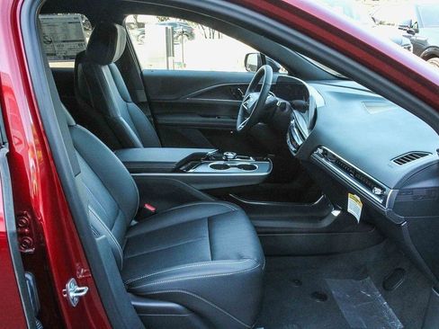 New 2025 Cadillac Lyriq Luxury image 18