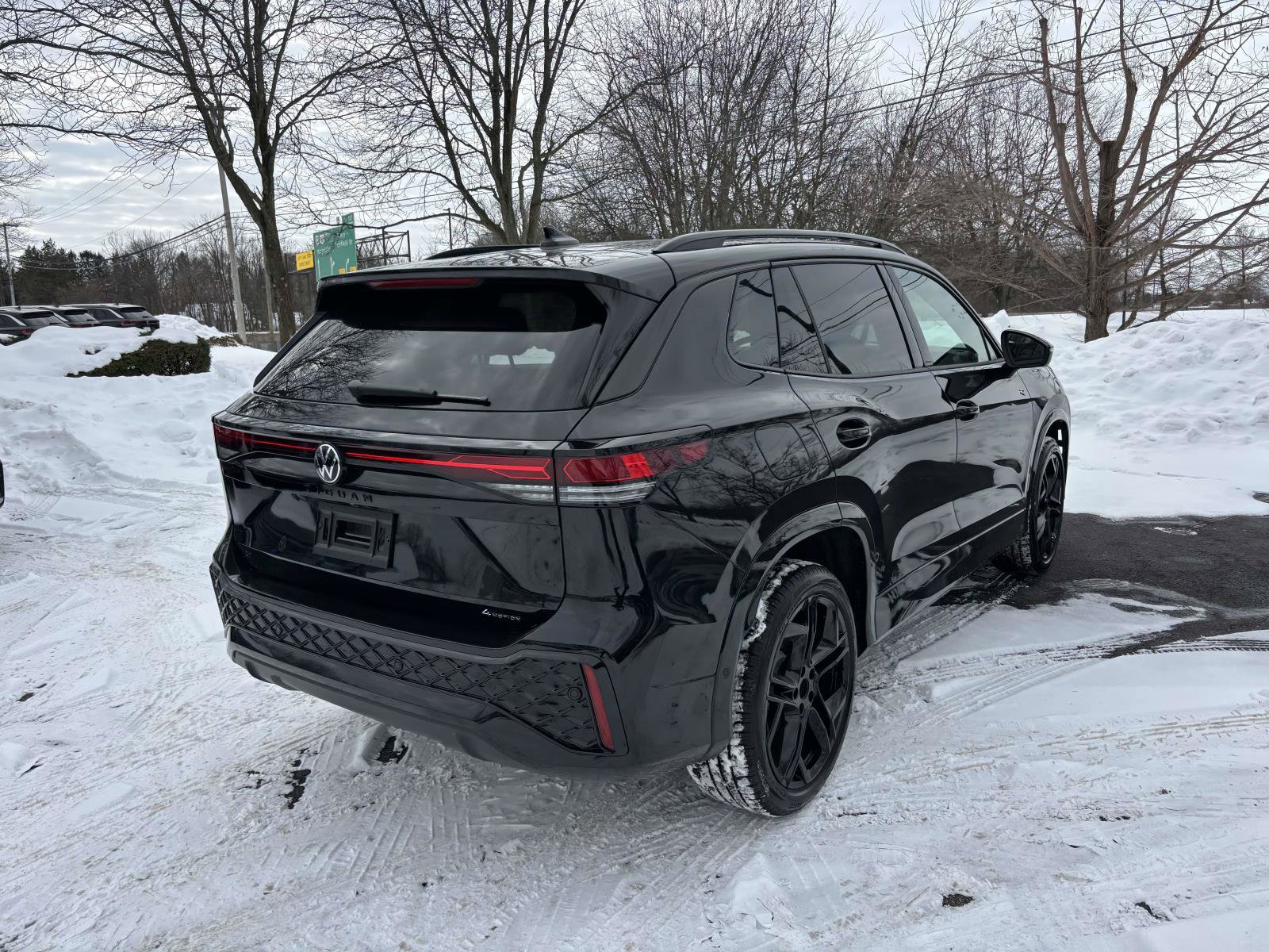 New 2026 Volkswagen Tiguan SE R-Line AWD/4WD image 7