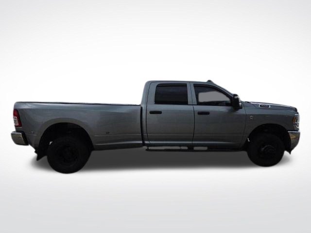 Used 2024 RAM 3500 Tradesman w/ Chrome Appearance Group AWD/4WD image 11