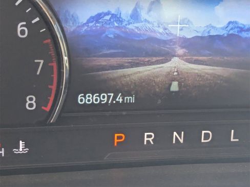 Used 2022 Ford Explorer XLT w/ Equipment Group 202A image 8