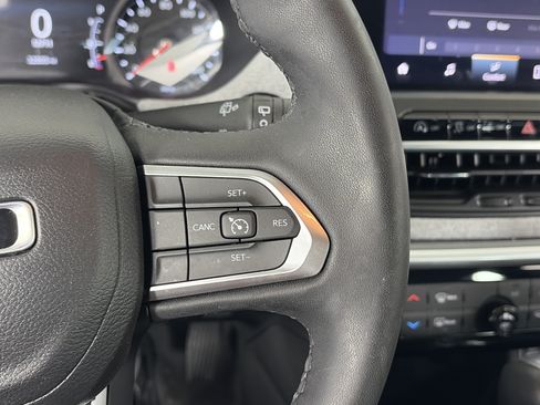 Used 2023 Jeep Compass Latitude AWD/4WD image 30