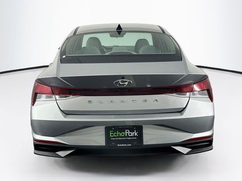 Used 2021 Hyundai Elantra SEL FWD image 7