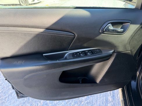 Used 2018 Dodge Journey Crossroad w/ Nav & Sun Group image 12