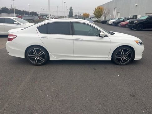 Used 2017 Honda Accord Sport image 4