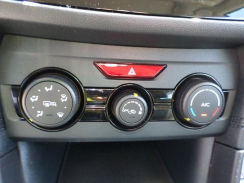 Used 2017 Subaru Impreza 2.0i Premium image 11