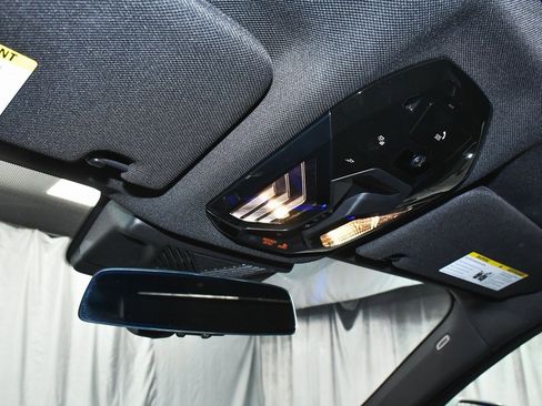 Used 2025 BMW 740i image 70