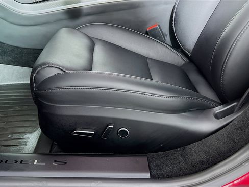 Used 2023 Tesla Model S Plaid image 18