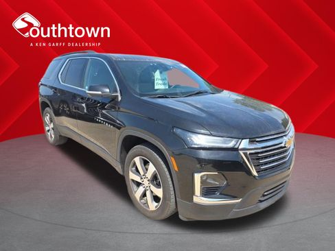 Used 2023 Chevrolet Traverse LT w/ LT Premium Package AWD/4WD image 1