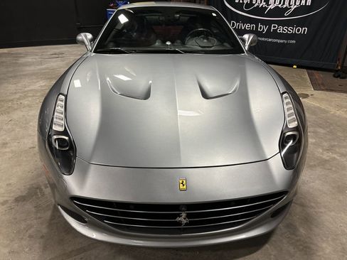 Used 2015 Ferrari California T image 19