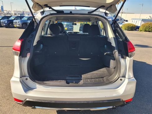 Used 2017 Nissan Rogue S image 11