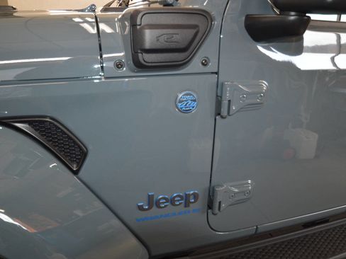 Used 2025 Jeep Wrangler Unlimited Sahara image 30