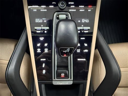 Used 2019 Porsche Cayenne S image 20