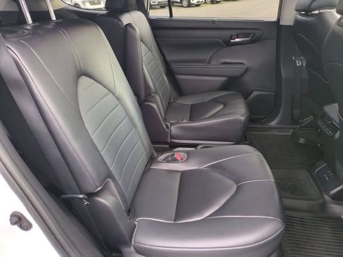 Used 2023 Toyota Highlander XLE AWD/4WD image 33
