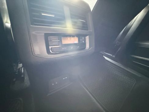 Used 2023 Volkswagen Atlas SE AWD/4WD image 18