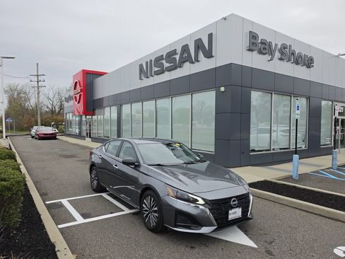 Certified 2025 Nissan Altima 2.5 SV FWD image 2