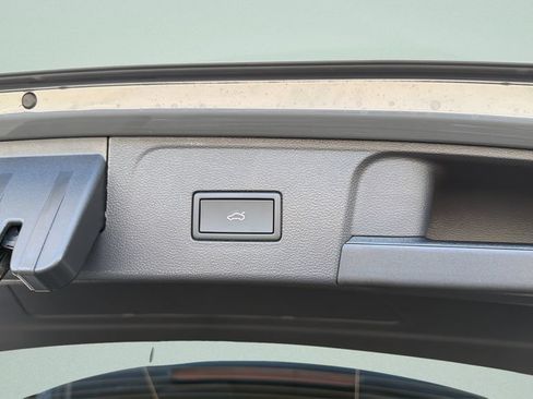 New 2026 Volkswagen Atlas SE FWD image 25
