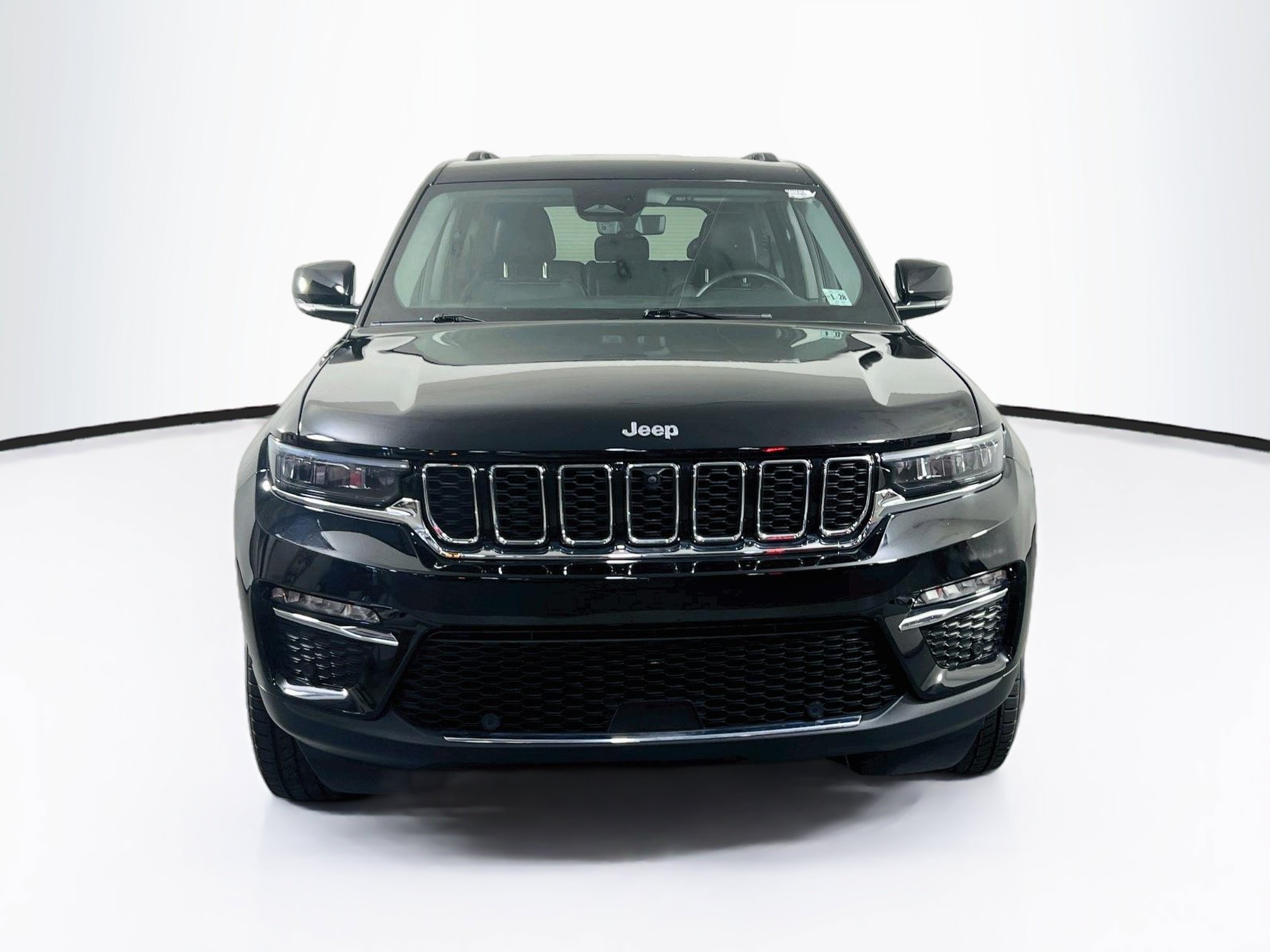 Used 2023 Jeep Grand Cherokee Limited w/ Luxury Tech Group II AWD/4WD image 2